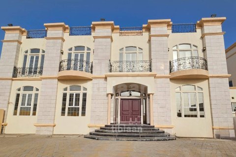 6 bedrooms Villa in Al Khuwair, Oman No. 53601