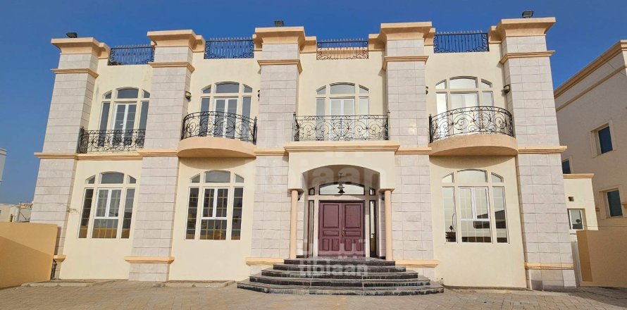 6 bedrooms Villa in Al Khuwair, Oman No. 53601