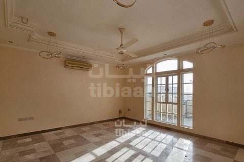 6 bedrooms Villa in Al Khuwair, Oman No. 53601 5