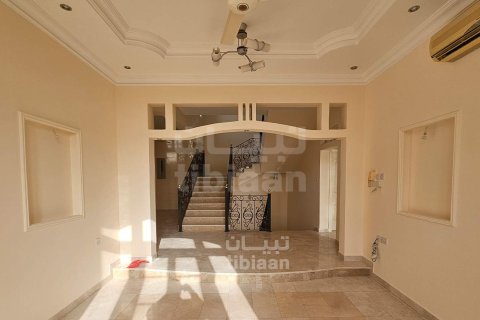6 bedrooms Villa in Al Khuwair, Oman No. 53601 3