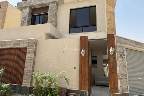 5 bedrooms Villa in Riyadh, Saudi Arabia No. 67546 3