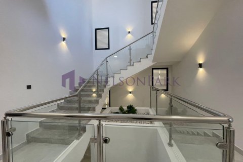 Villa de 6 dormitorios en Doha, Qatar No. 58179 15