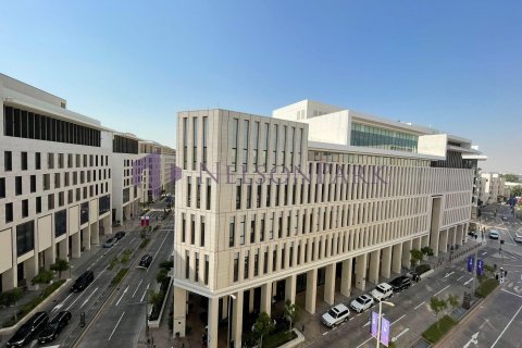 4 bedrooms Apartment in Doha, Qatar No. 58433
