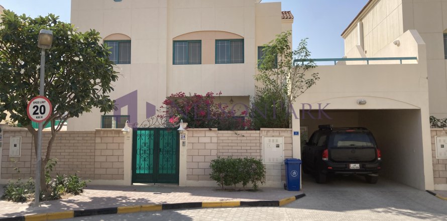 Villa de 3 dormitorios en Doha, Qatar No. 58220