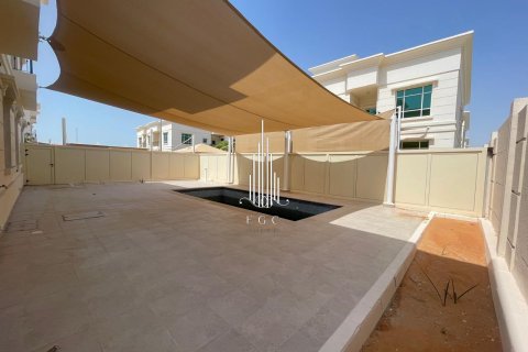 6 bedrooms Villa in Khalifa City, UAE No. 20886 30