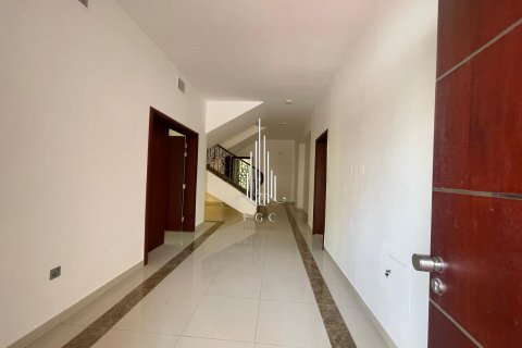 6 bedrooms Villa in Khalifa City, UAE No. 20886 16