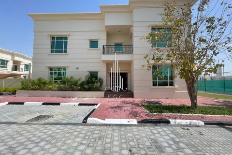 6 bedrooms Villa in Khalifa City, UAE No. 20886
