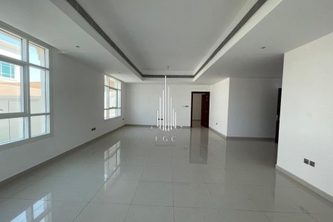 6 bedrooms Villa in Khalifa City, UAE No. 20886 5