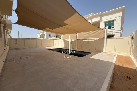 6 bedrooms Villa in Khalifa City, UAE No. 20887 24