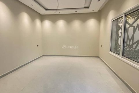 6 bedrooms Villa in Khobar, Saudi Arabia No. 59997 12