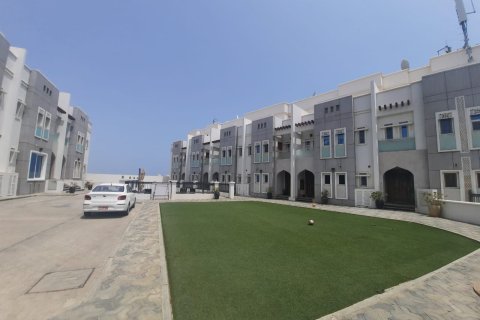 Вилла с 3 спальнями в Madinat as'Sultan Qaboos, Оман №54215