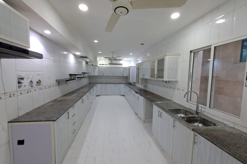 Villa de 9 dormitorios en Muscat, Oman No. 54212 5