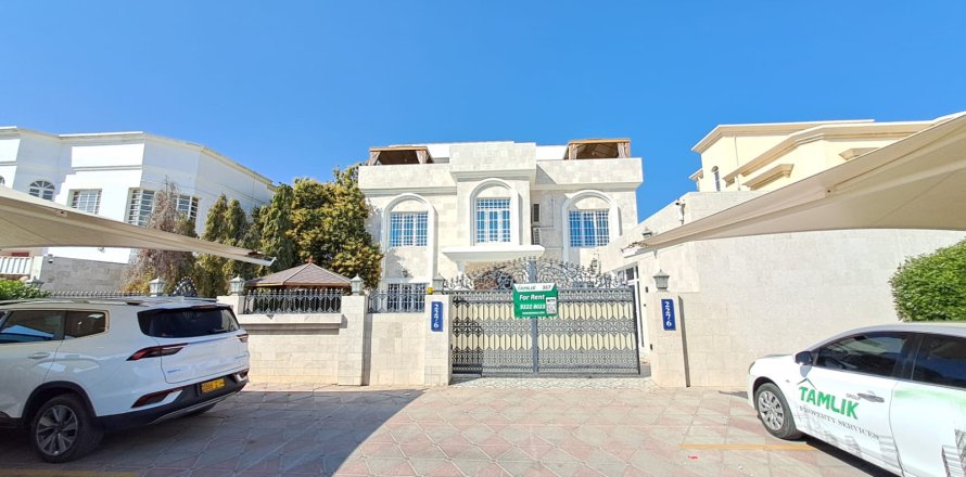 Villa de 9 dormitorios en Muscat, Oman No. 54212
