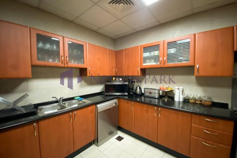 3 bedrooms Apartment in Doha, Qatar No. 56777 10