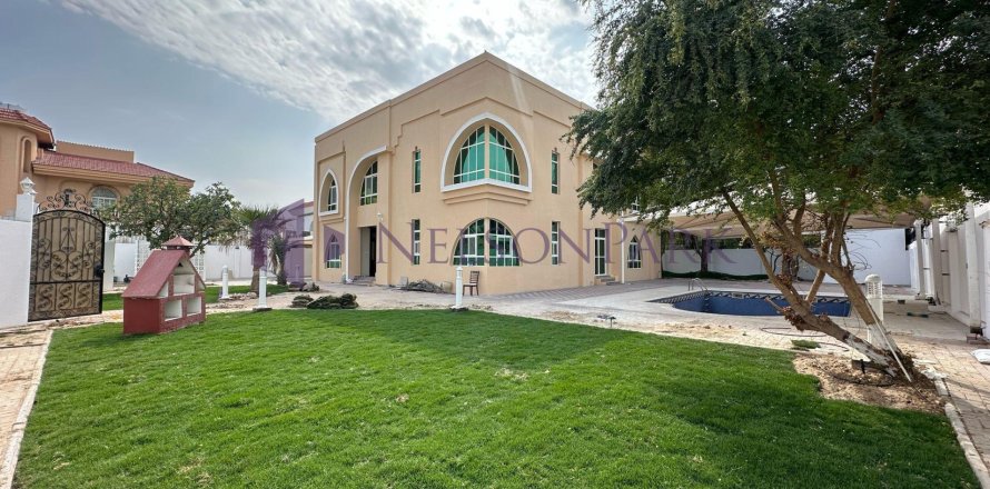 Villa de 5 dormitorios en Doha, Qatar No. 58140