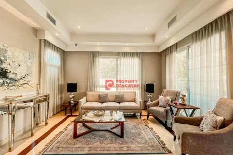 Villa de 5 dormitorios en Rahat, UAE No. 39628