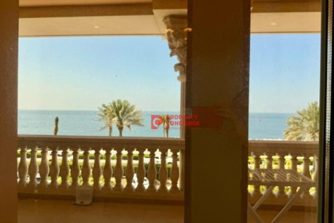 2 bedrooms Apartment in The Crescent, UAE No. 39615