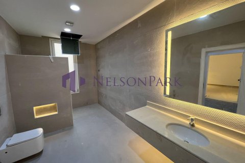 7 bedrooms Villa in Doha, Qatar No. 57288 21
