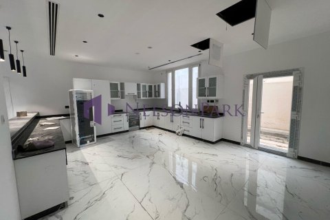7 bedrooms Villa in Doha, Qatar No. 57288 15