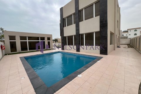 7 bedrooms Villa in Doha, Qatar No. 57288 3