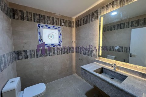7 bedrooms Villa in Doha, Qatar No. 57288 18