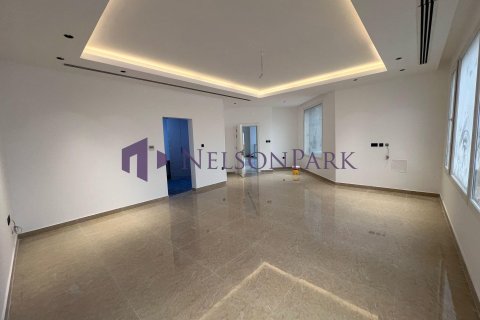 7 bedrooms Villa in Doha, Qatar No. 57288 20