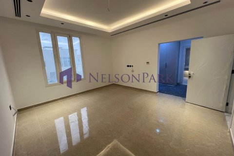 7 bedrooms Villa in Doha, Qatar No. 57288 13