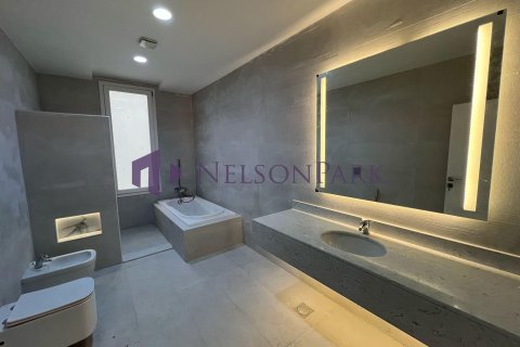 7 bedrooms Villa in Doha, Qatar No. 57288 12