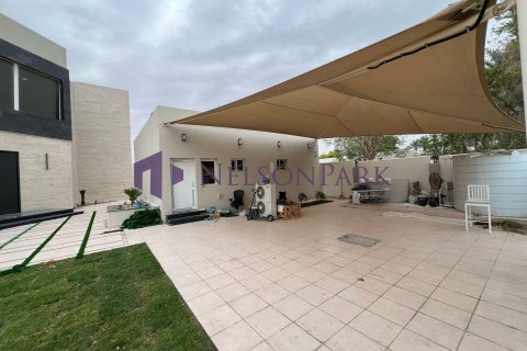 7 bedrooms Villa in Doha, Qatar No. 57288 5