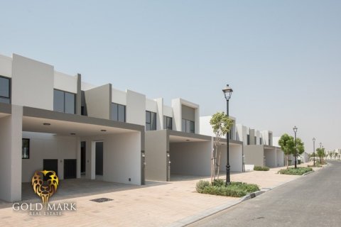 Вилла с 3 спальнями в Dubai Land, ОАЭ №33134