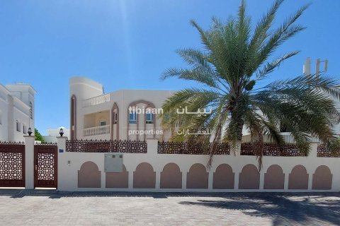 7 bedrooms Villa in Muscat, Oman No. 53869