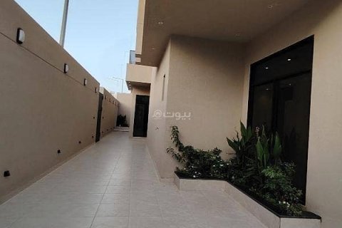 Villa de 8 dormitorios en Riyadh, Saudi Arabia No. 62795 3