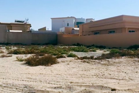 1393.54m² Land in Al Mizhar, UAE No. 729 4