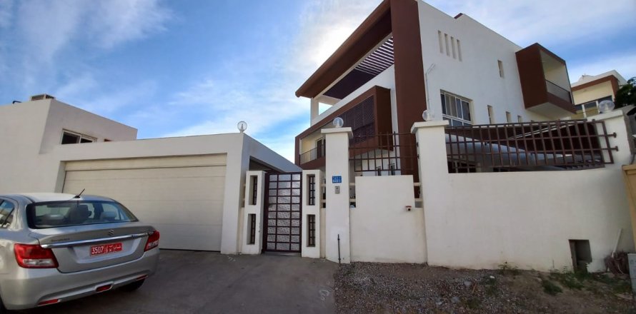 5 bedrooms Villa in Madinat as'Sultan Qaboos, Oman No. 62473