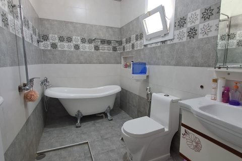 6 bedrooms Villa in Al Amarat, Oman No. 54481 4