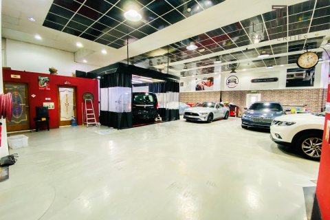 204.4m² Warehouse in Al Quoz, UAE No. 47671