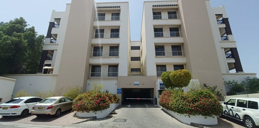 Appartement de 4 chambres à Madinat as'Sultan Qaboos, Oman No. 54416