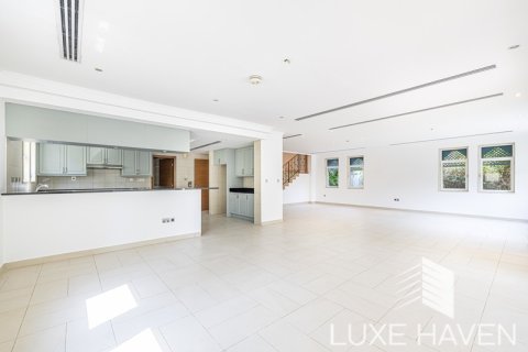 Villa de 4 dormitorios en Regional, UAE No. 14019 3