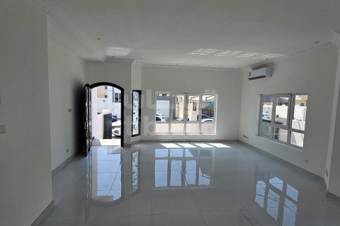 Villa de 5 dormitorios en Muscat, Oman No. 53653 3