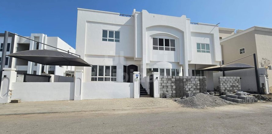 Villa de 5 dormitorios en Muscat, Oman No. 53653