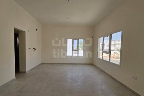 5 bedrooms Villa in Al Ansab, Oman No. 53651 5