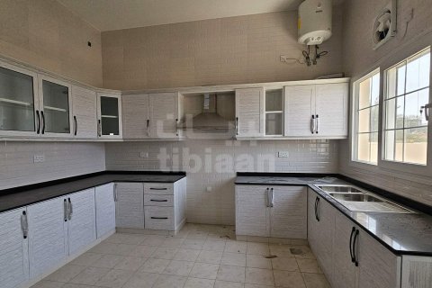 5 bedrooms Villa in Al Ansab, Oman No. 53651 4