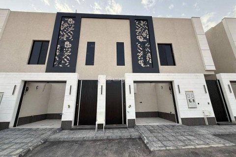 4 bedrooms Villa in Riyadh, Saudi Arabia No. 99628