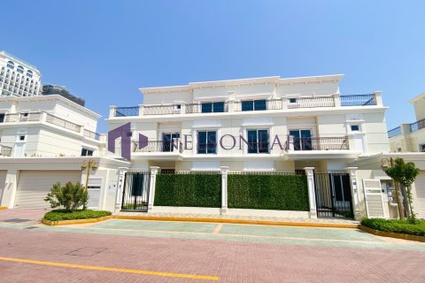 6 bedrooms Villa in Doha, Qatar No. 58563