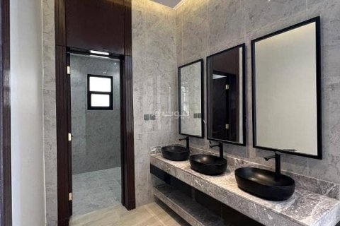 Villa de 5 dormitorios en Riyadh, Saudi Arabia No. 67539 4