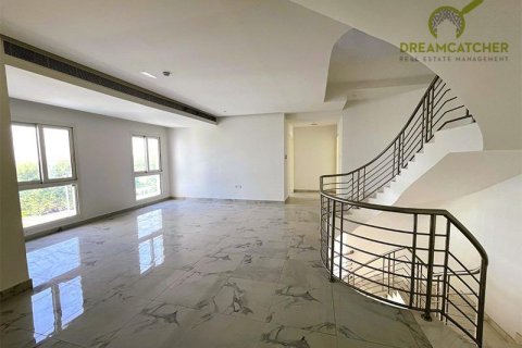 Вилла с 6 спальнями в Al Hamra Village, ОАЭ №75583 7