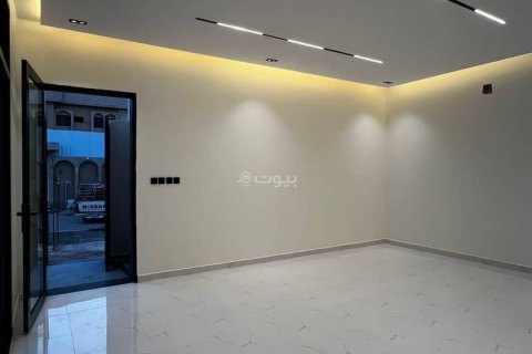 5 bedrooms Villa in Riyadh, Saudi Arabia No. 99525 6