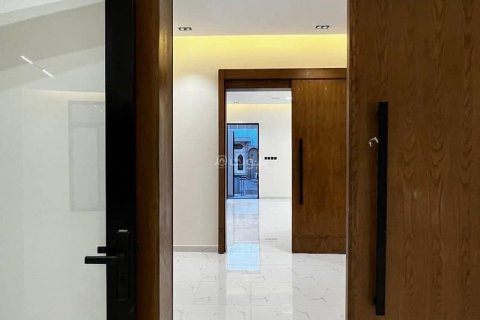 5 bedrooms Villa in Riyadh, Saudi Arabia No. 99525 4