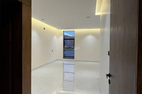 5 bedrooms Villa in Riyadh, Saudi Arabia No. 99525 9