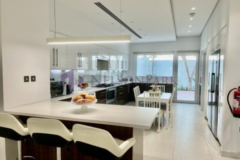 4 bedrooms Villa in Doha, Qatar No. 58380